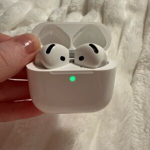 Apple White Earbud Headphones